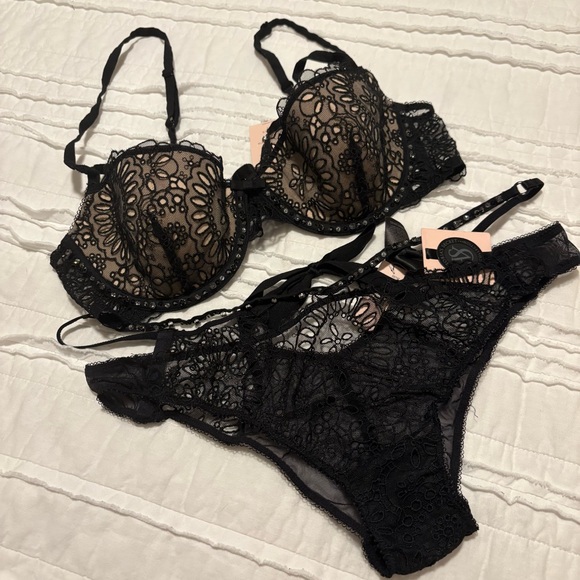 Victoria's Secret Other - VS vintage designer collection eyelet lace & crystal bra & panty set